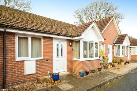 Beresford Gardens, 2 bedroom Mid Terrace Bungalow for sale, £187,500