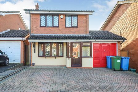 Beverston Road, 3 bedroom Detached House to rent, £975 pcm