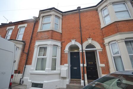 Abington Avenue, 1 bedroom  Flat to rent, £800 pcm