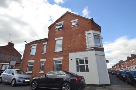 Florence Road, 2 bedroom  Flat to rent, £995 pcm