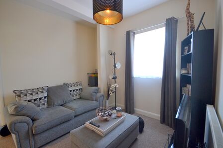 King Edward Road, 2 bedroom  Flat to rent, £925 pcm