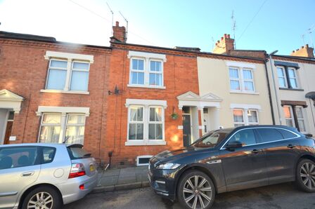 Allen Road, 3 bedroom Mid Terrace House to rent, £1,200 pcm