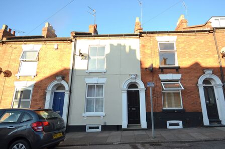 2 bedroom Mid Terrace House to rent