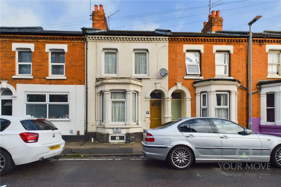 3 bedroom Mid Terrace House for sale