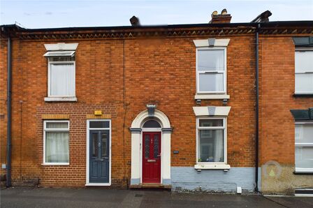 2 bedroom Mid Terrace House for sale