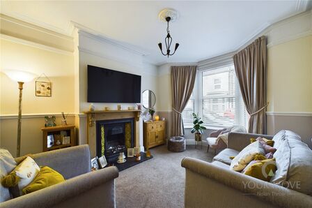 2 bedroom Mid Terrace House for sale