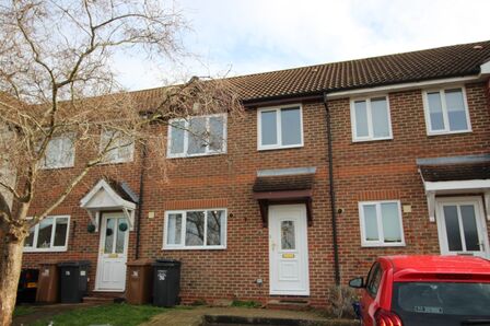 Walled Meadow, 3 bedroom Mid Terrace House to rent, £1,400 pcm