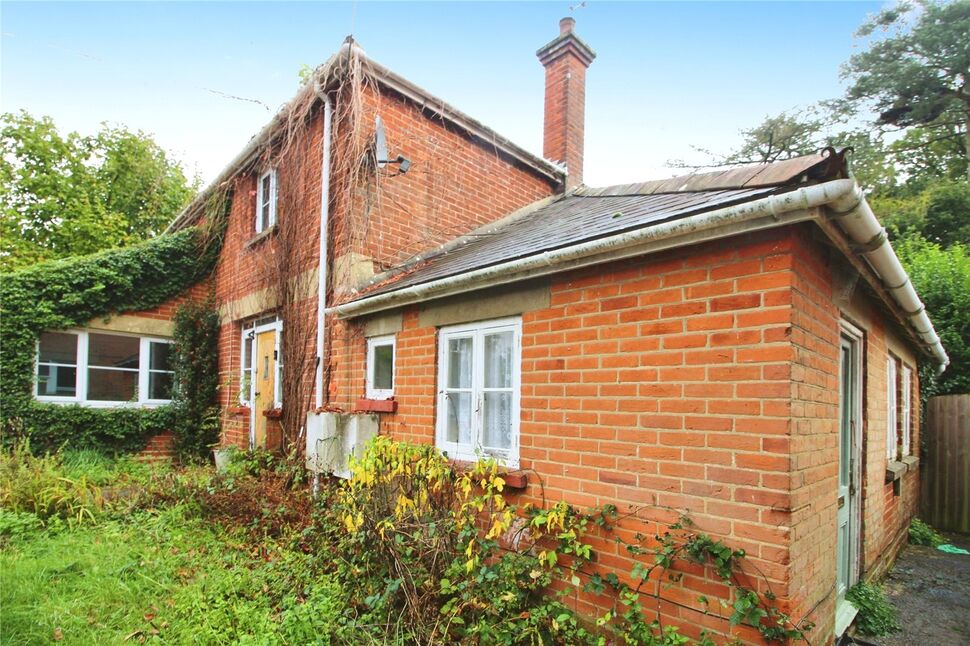 Main image of 3 bedroom Detached House for sale, Evingar Road, Whitchurch, Hampshire, RG28