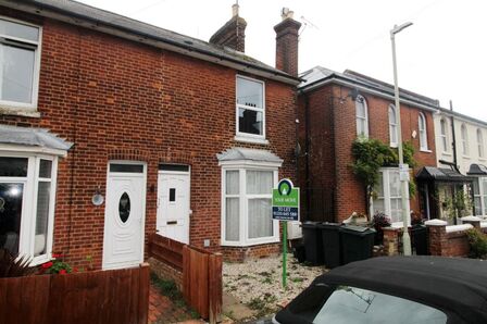 Hardinge Road, 2 bedroom  Flat to rent, £995 pcm