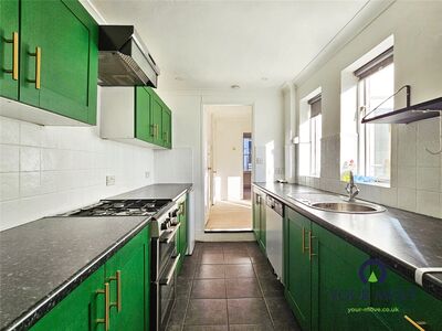 2 bedroom Mid Terrace House for sale