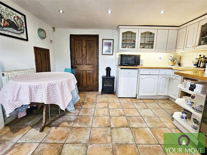 Kitchen / Breakfast Room