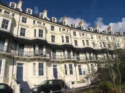 Marine Crescent, 1 bedroom Mid Terrace Flat to rent, £850 pcm