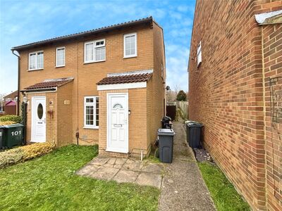 Manorfield, 2 bedroom Mid Terrace House to rent, £1,300 pcm