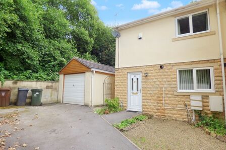 Baildon Wood Court, 2 bedroom End Terrace House to rent, £900 pcm