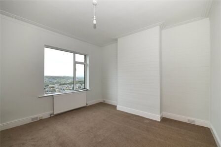 Bank Crest, 1 bedroom  Flat to rent, £685 pcm