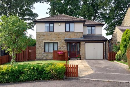 The Paddock, 4 bedroom Detached House for sale, £399,995