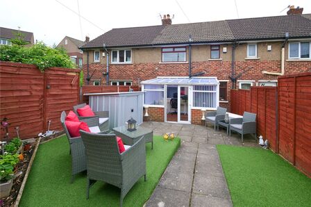 Coniston Grove, 2 bedroom Mid Terrace House for sale, £155,000