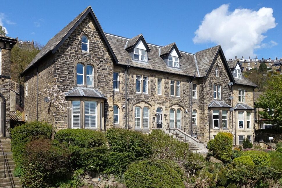 Main image of 2 bedroom  Flat for sale, Browgate, Baildon, West Yorkshire, BD17