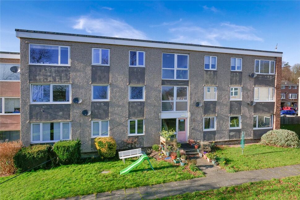 Main image of 2 bedroom  Flat for sale, Hoyle Court Avenue, Baildon, West Yorkshire, BD17