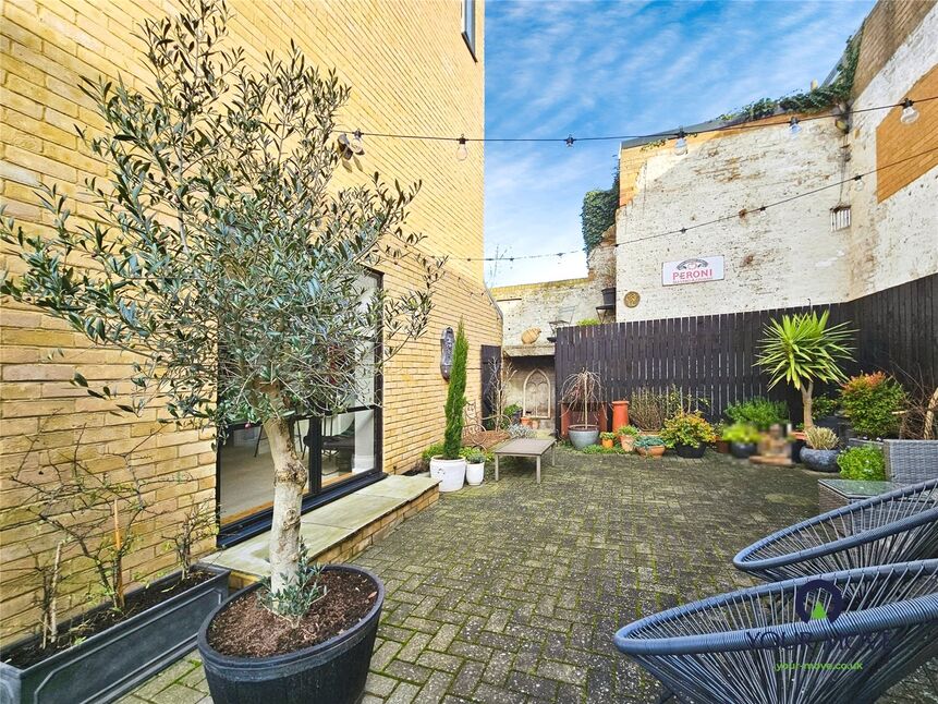 Courtyard Garden / Off Street Parking