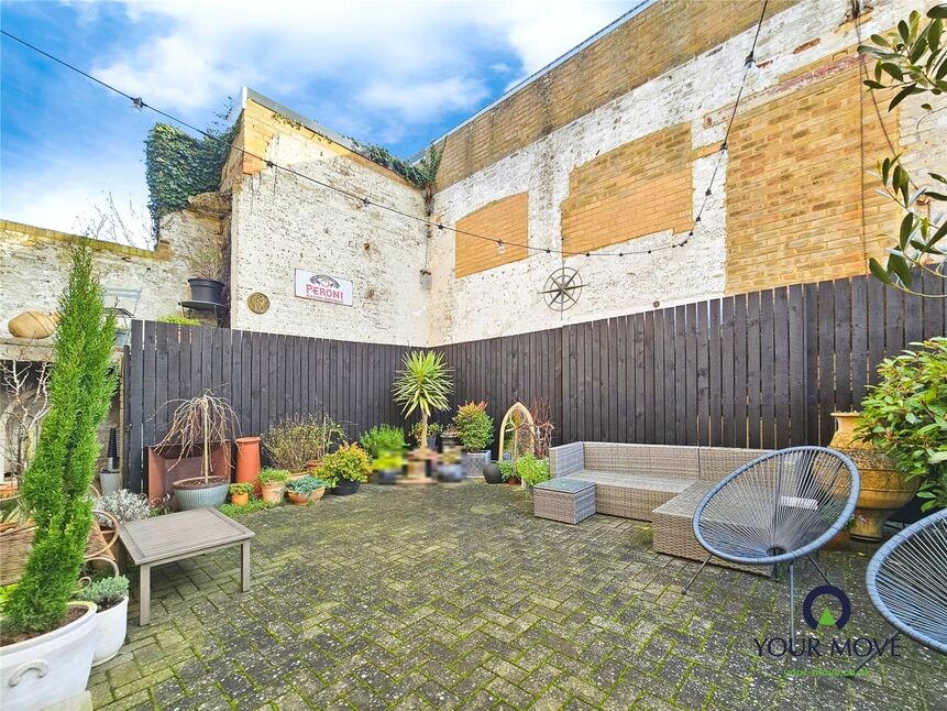 Courtyard Garden / Off Street Parking