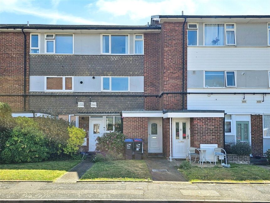 Main image of 2 bedroom  Flat to rent, Magdalen Court, Broadstairs, Kent, CT10