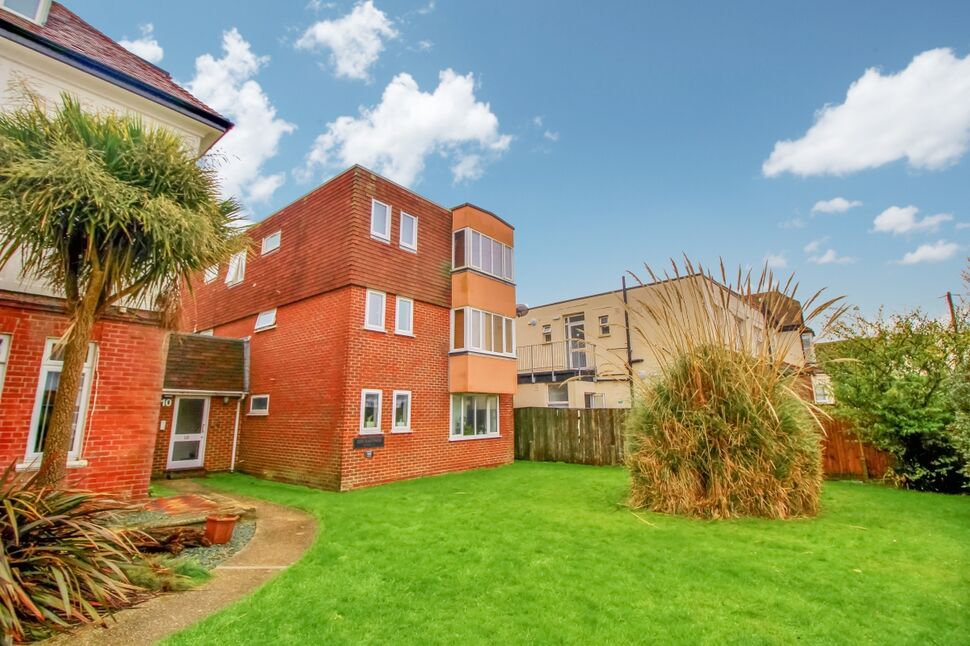 Main image of 1 bedroom  Flat to rent, Victoria Drive, Bognor Regis, West Sussex, PO21