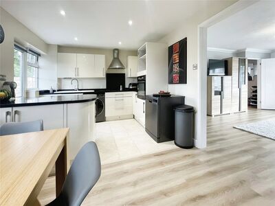 Timberleys, 3 bedroom End Terrace House for sale, £325,000