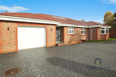 Gossamer Lane, 3 bedroom Detached Bungalow for sale, £825,000