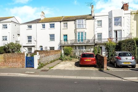 West Street, 3 bedroom  Flat to rent, £1,450 pcm