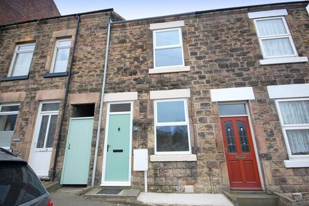 High Street, 2 bedroom Mid Terrace House to rent, £775 pcm