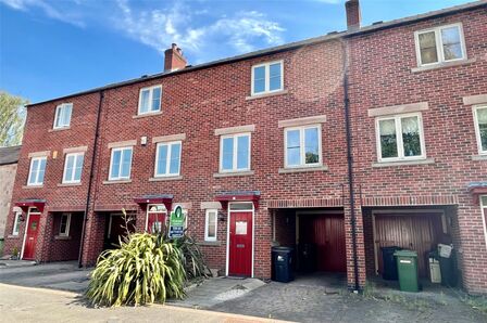 Mill View, 3 bedroom Mid Terrace House to rent, £995 pcm
