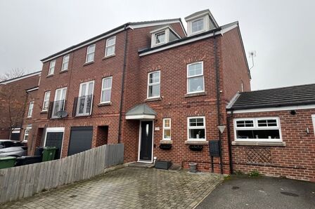 3 bedroom End Terrace House for sale