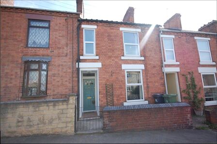 Brookside, 3 bedroom Mid Terrace House to rent, £995 pcm