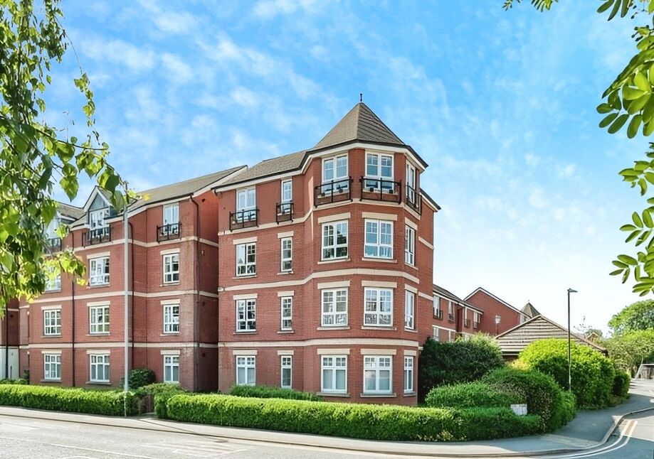 Main image of 2 bedroom  Flat for sale, St. Peters Close, Bromsgrove, Worcestershire, B61