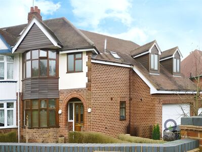 5 bedroom Semi Detached House to rent