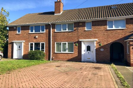 Alderpits Road, 2 bedroom Mid Terrace House to rent, £995 pcm