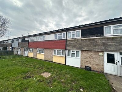 Raglan Way, 2 bedroom  Flat for sale, £95,000