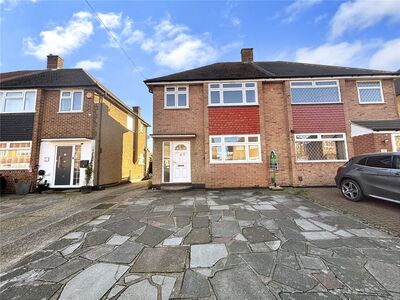 Freshwell Avenue, 3 bedroom Semi Detached House to rent, £1,950 pcm