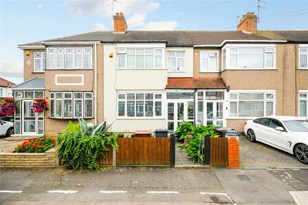 Brendon Road, 3 bedroom Mid Terrace House for sale, £425,000