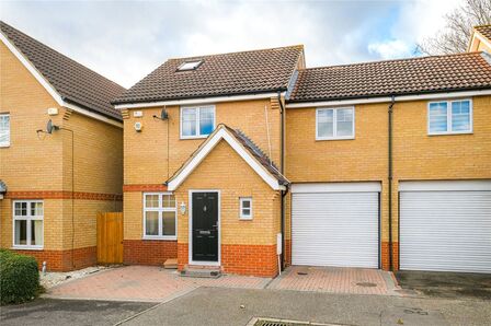 Lake Close, 4 bedroom Semi Detached House for sale, £475,000