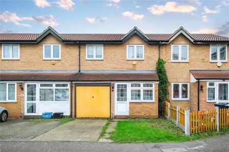 3 bedroom Mid Terrace House for sale