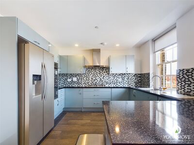 Canterbury Road, 4 bedroom  Flat for sale, £340,000