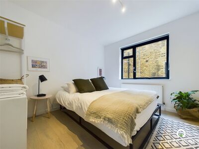 King Street, 2 bedroom  Flat to rent, £1,200 pcm