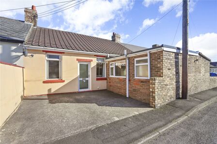 2 bedroom Mid Terrace Bungalow for sale