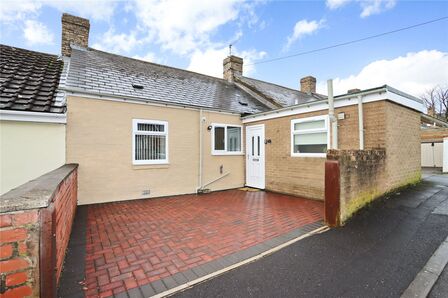 2 bedroom Mid Terrace Bungalow for sale