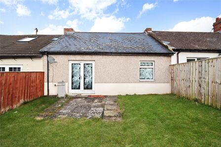 2 bedroom Mid Terrace Bungalow for sale