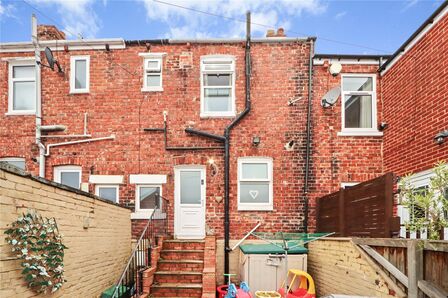 2 bedroom Mid Terrace House for sale