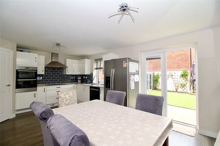 Saunders Drive, 4 bedroom Detached House for sale, £300,000