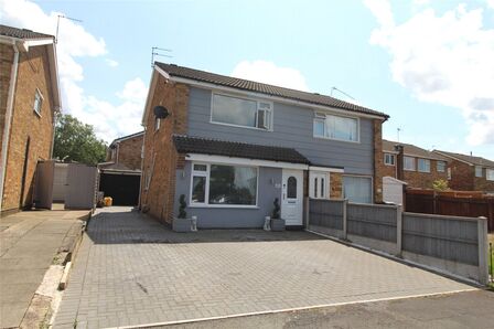 Stonehaven Close, 3 bedroom Semi Detached House to rent, £1,150 pcm